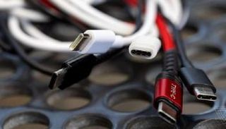 شواحن الهواتف المحمولة