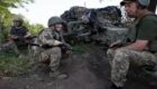 أسلحة الغرب لدى الأوكرانيين.. "آيفون 13 للمكالمات فقط"