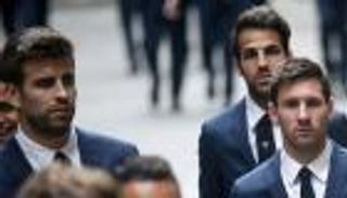 الشرير بيكيه.. بين ميسي وشاكيرا كتب على الحائط "أنا خائن"