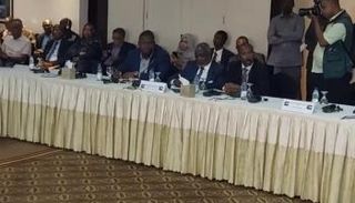 جانب من المشاركين في الحوار