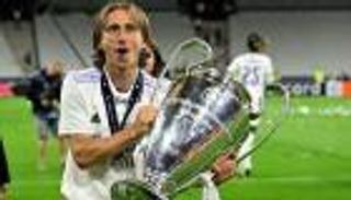 بعد التجديد.. هدية خاصة من رئيس ريال مدريد إلى مودريتش
