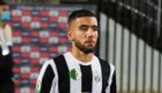 "جوكر الجزائر".. من هو أحمد قندوسي الذي أثار الجدل بسبب الأهلي المصري؟