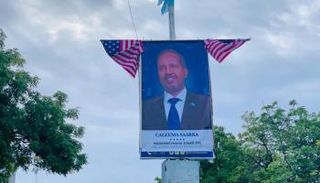 صورة للرئيس الصومالي الجديد في أحد شوارع مقديشو