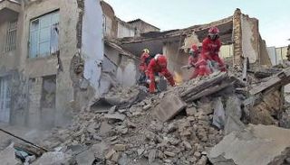 انهيار مبنى غرب إيران