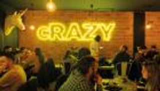 مطعم إسباني يكتب مرتبات الطهاة في قائمة الطعام.. ما السبب وراء هذا السر الغريب؟