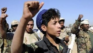 طفل حوثي في صفوف المليشيات الإرهابية