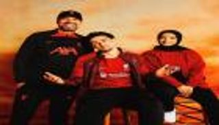 سلمى بازرعة.. من هي الفتاة المحجبة في إعلان قميص ليفربول الجديد؟