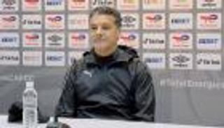 مطالب بالاعتذار.. نجوم الكرة يفتحون النار على منتخب مصر وإيهاب جلال