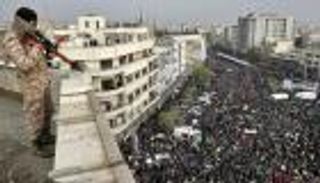 إيران تعدل مشروع "استخدام الأسلحة" لرجال الأمن