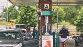 قفزة "جنونية" لأسعار البنزين في أمريكا.. 5 دولارات للجالون