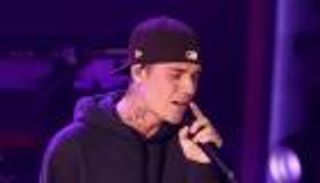 جاستن بيبر يعلن إصابته بشلل في وجهه: غير قادر على الابتسام (فيديو)