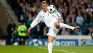 أسطورة اللعب والتدريب.. 7 لحظات خالدة في مشوار زيدان مع ريال مدريد