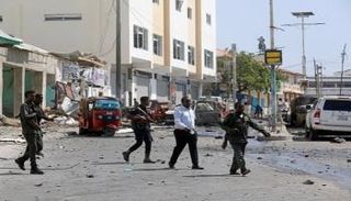 آثار هجوم إرهابي بالعاصمة مقديشو - أرشيفية