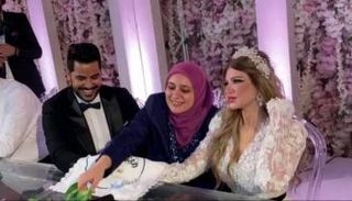 الإعلامية ياسمين الخطيب وزوجها خلال عقد القران