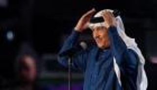 نجوم العرب يحتفلون بمحمد عبده في عيد ميلاده الـ 73 (فيديو)