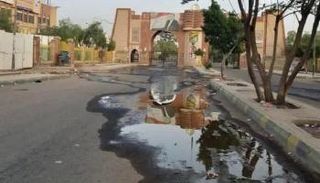 مياه الصرف أمام بوابة جامعة صنعاء