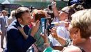 "قلوب الأطفال".. خطة بديلة للفوز بأصوات الناخبين بفرنسا (صور)