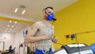 استعان به مانشيني.. ماذا يفعل عامل البناء السابق في منتخب إيطاليا؟