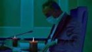 شمعة الكاظمي المفبركة.. قد يحتاجها العراق في نفقه السياسي المعتم