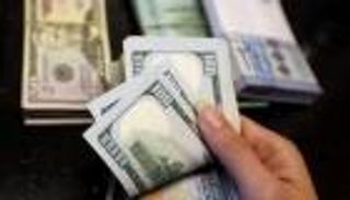 الدولار يرتفع بعد زيادة عوائد سندات الخزانة الأمريكية