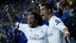 بعد 4 سنوات.. مارسيلو يجبر رونالدو على ارتداء قميص ريال مدريد