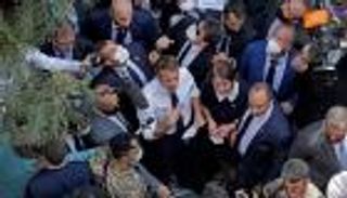 ماكرون يواسي تمارا الطياح.. لبنانية طعنها الموت مرتين