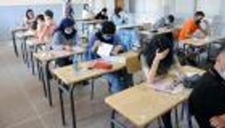 امتحانات البكالوريا في الجزائر.. الغش ينعش مبيعات "البلوتوث"