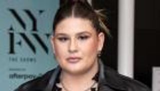 مزرعة تمنع نجمة "تيك توك" من ركوب الخيل.. ما السر؟