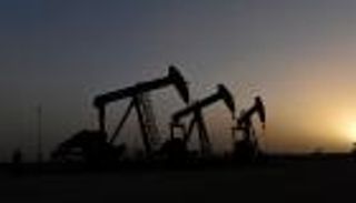 أسعار النفط.. "الأسود" يغلق منخفضا بفعل الفائدة وضريبة الخام
