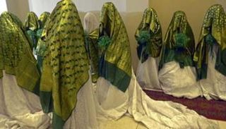 عرائس خلال مراسم زفافهن في أفغانستان - أرشيفية