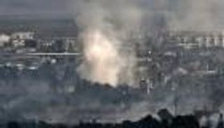 روسيا وأوكرانيا.. قصف مستودع أسلحة وعرض لـ"مقاتلي آزوت" بالاستسلام