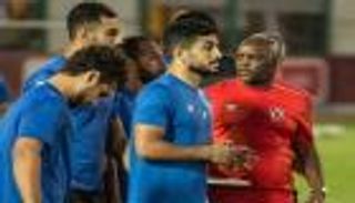 موسيماني ولاعبو الأهلي.. استقبلهم بـ"العناق" وودعوه بلا رسائل