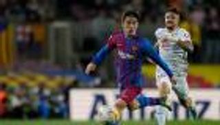 السر في يونيو.. بند يحرم موهبة برشلونة من مزاملة محمد صلاح