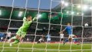 ألمانيا ضد إيطاليا.. نوير يبهر العالم بتصد أسطوري (فيديو)