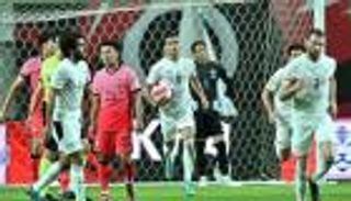 جهاز  كهربائي يضع لاعب منتخب مصر أمام نيران الجماهير (صور)