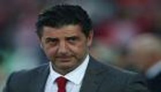 بطل أكبر صدمات فيريرا.. من هو روي فيتوريا المرشح لتدريب الأهلي؟