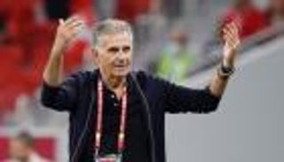 مدرب منتخب مصر.. اسم عالمي يهدد عودة كارلوس كيروش