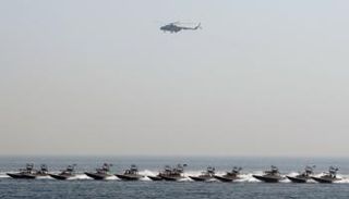 زوارق إيرانية قبالة سواحل البلاد 