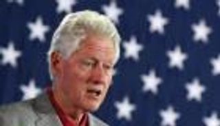 بيل كلينتون يخرج عن صمته.. ماذا قال عن الديمقراطية بأمريكا؟