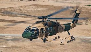 مروحية فوق الأراضي الأفغانية بمعارك بنجشير