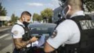 مصري يصارع الموت بفرنسا.. أُصيب في ملاحقة أمنية