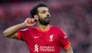 3 شمعات وكرة.. شاهد "تورتة" عيد ميلاد محمد صلاح (صورة)