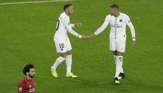 كيليان مبابي ومحمد صلاح وبينهما نيمار