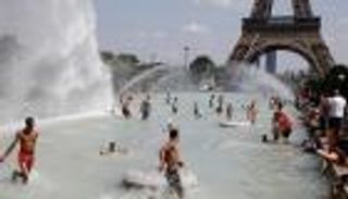 الحر "يلسع" أوروبا مبكرا.. فرنسا تسجل 42 درجة السبت