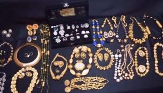 جانب من مقتنيات شقة الزمالك