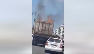 لقطة من فيديو سيارة القمامة المشتعلة