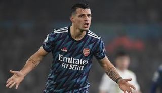 جرانت تشاكا لاعب أرسنال