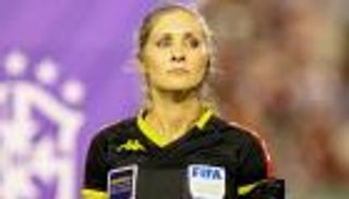 أول طاقم تحكيم نسائي في كأس العالم.. حلم برازيلي يحرج الرجال