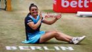 بعد تتويجها بلقب برلين.. أنس جابر تخطف القلوب بلفتة إنسانية (فيديو)