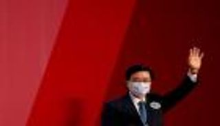 حكومة جديدة لهونج كونج قبيل أداء الزعيم "جون لي" اليمين